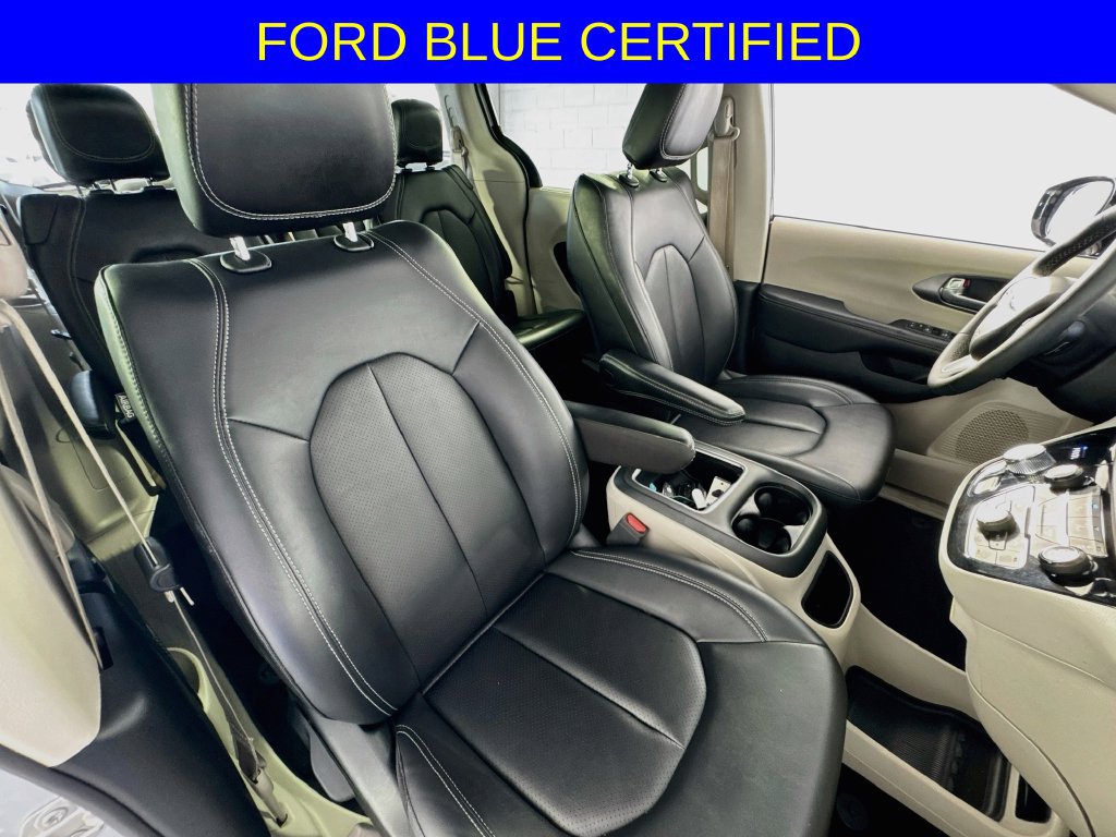 Used 2024 Chrysler Pacifica Touring-L FWD image 31