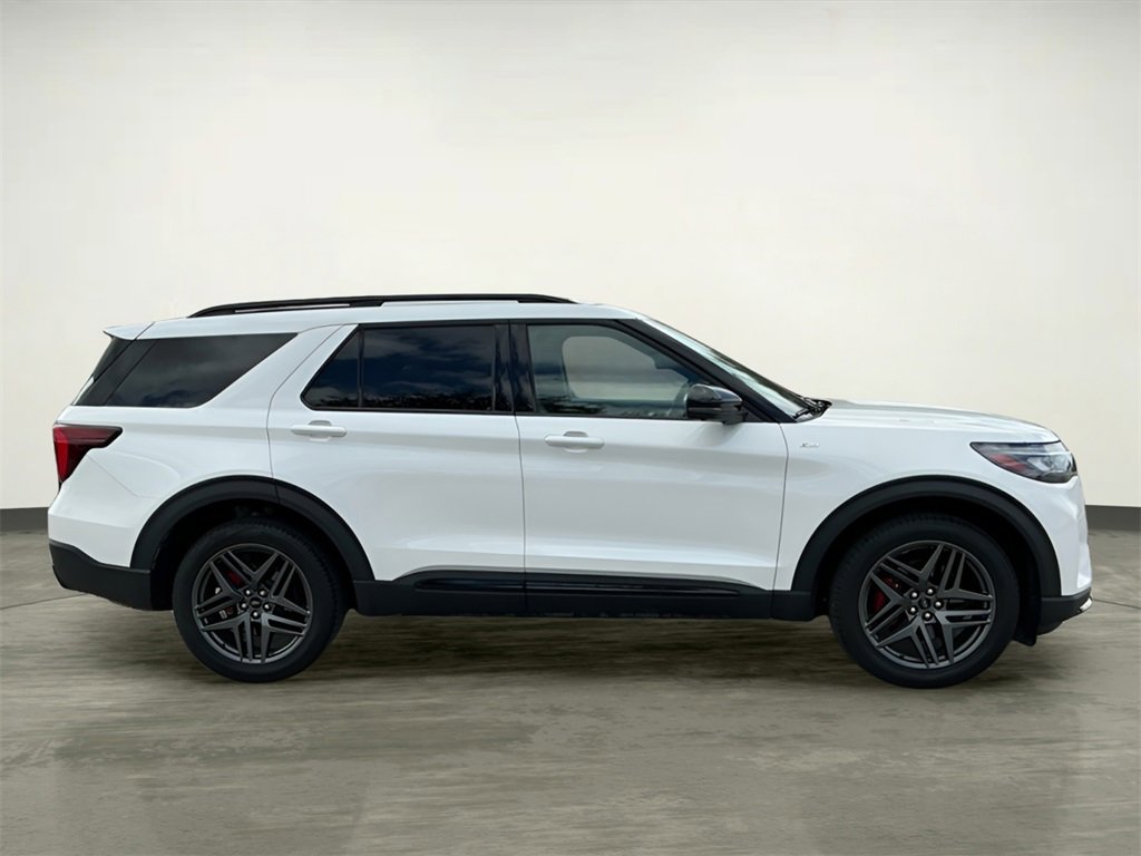 Certified 2025 Ford Explorer ST-Line w/ ST-Line Street Pack image 9
