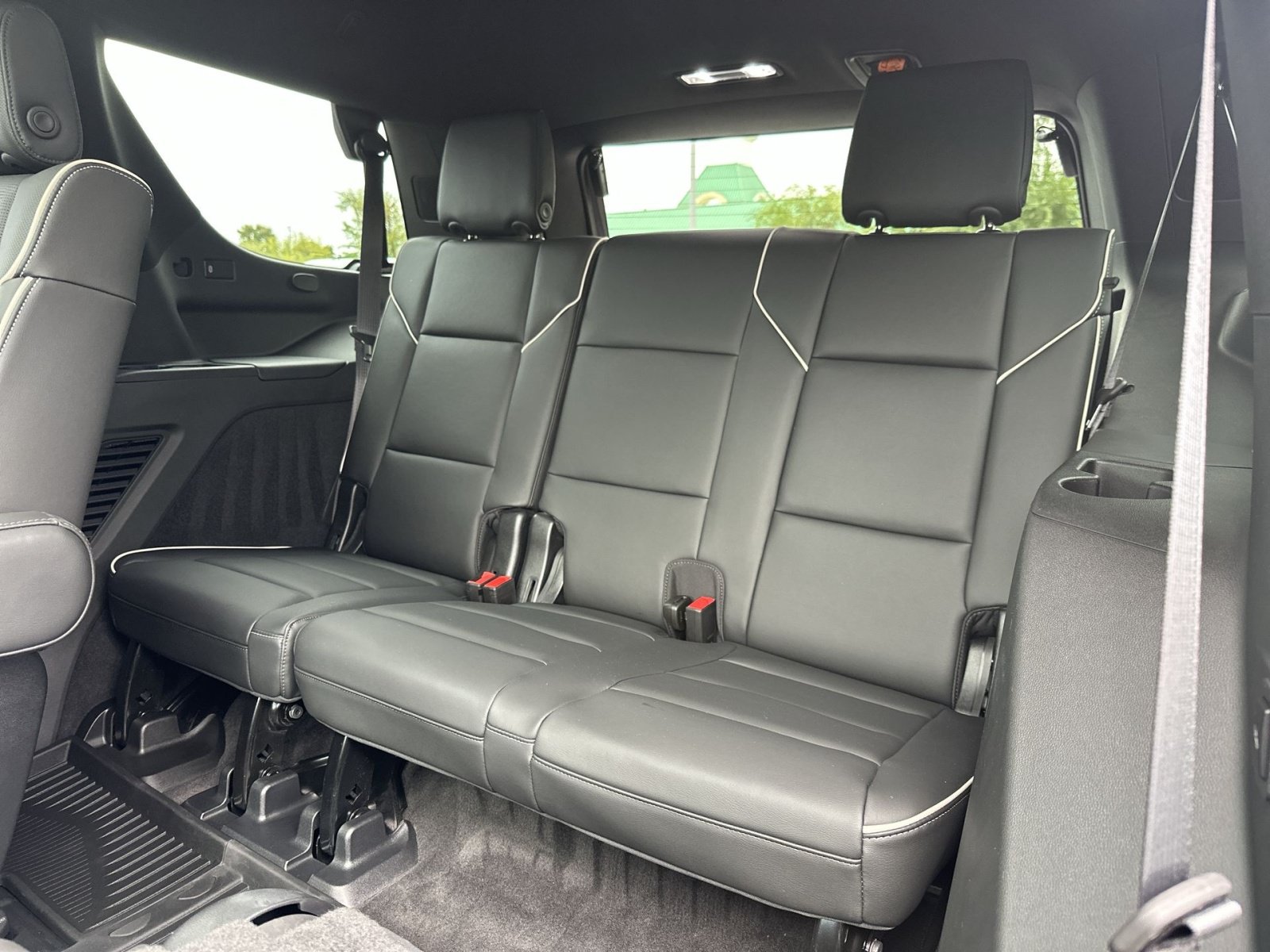 Used 2022 Cadillac Escalade Premium Luxury AWD/4WD image 27