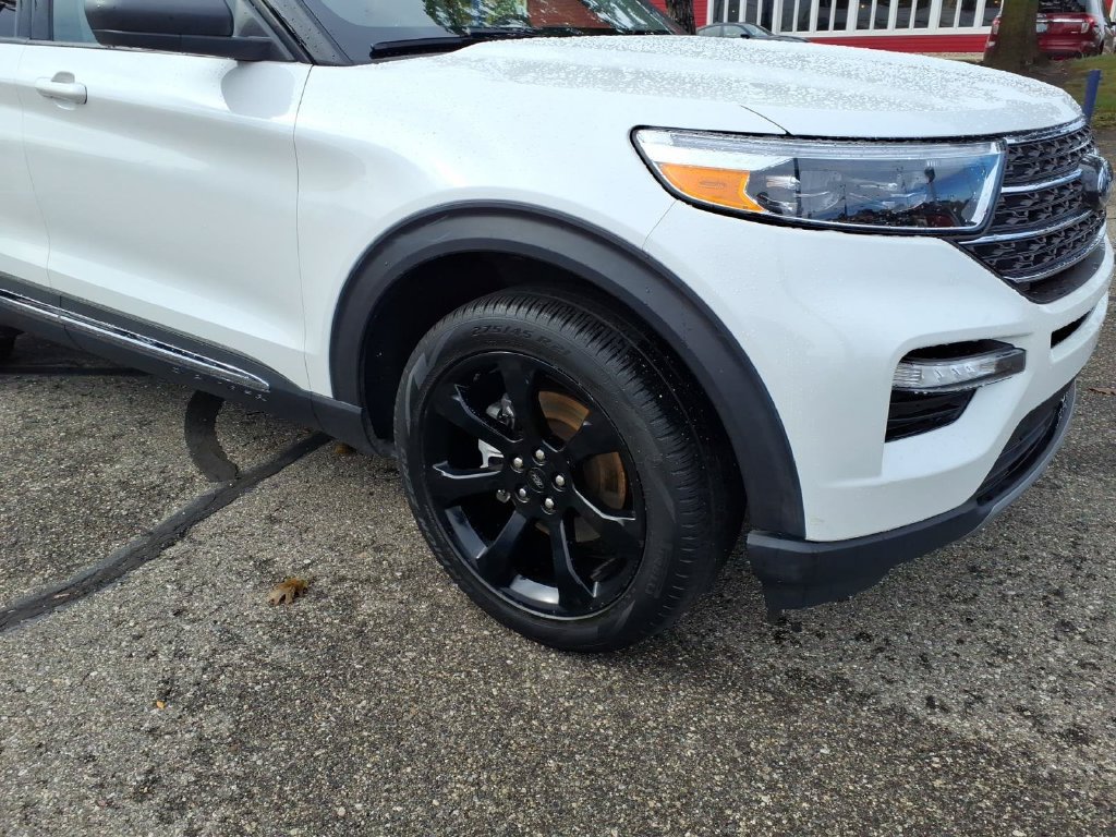 Certified 2024 Ford Explorer XLT w/ Equipment Group 202A AWD/4WD image 5