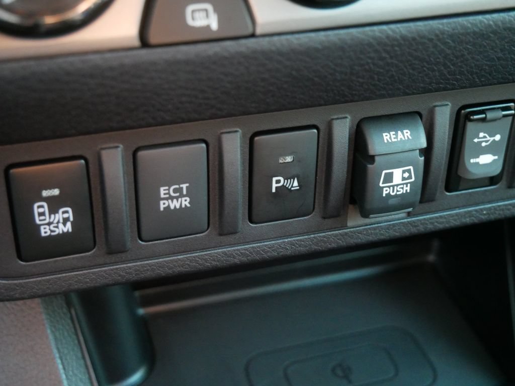 Used 2019 Toyota Tacoma Limited AWD/4WD image 30