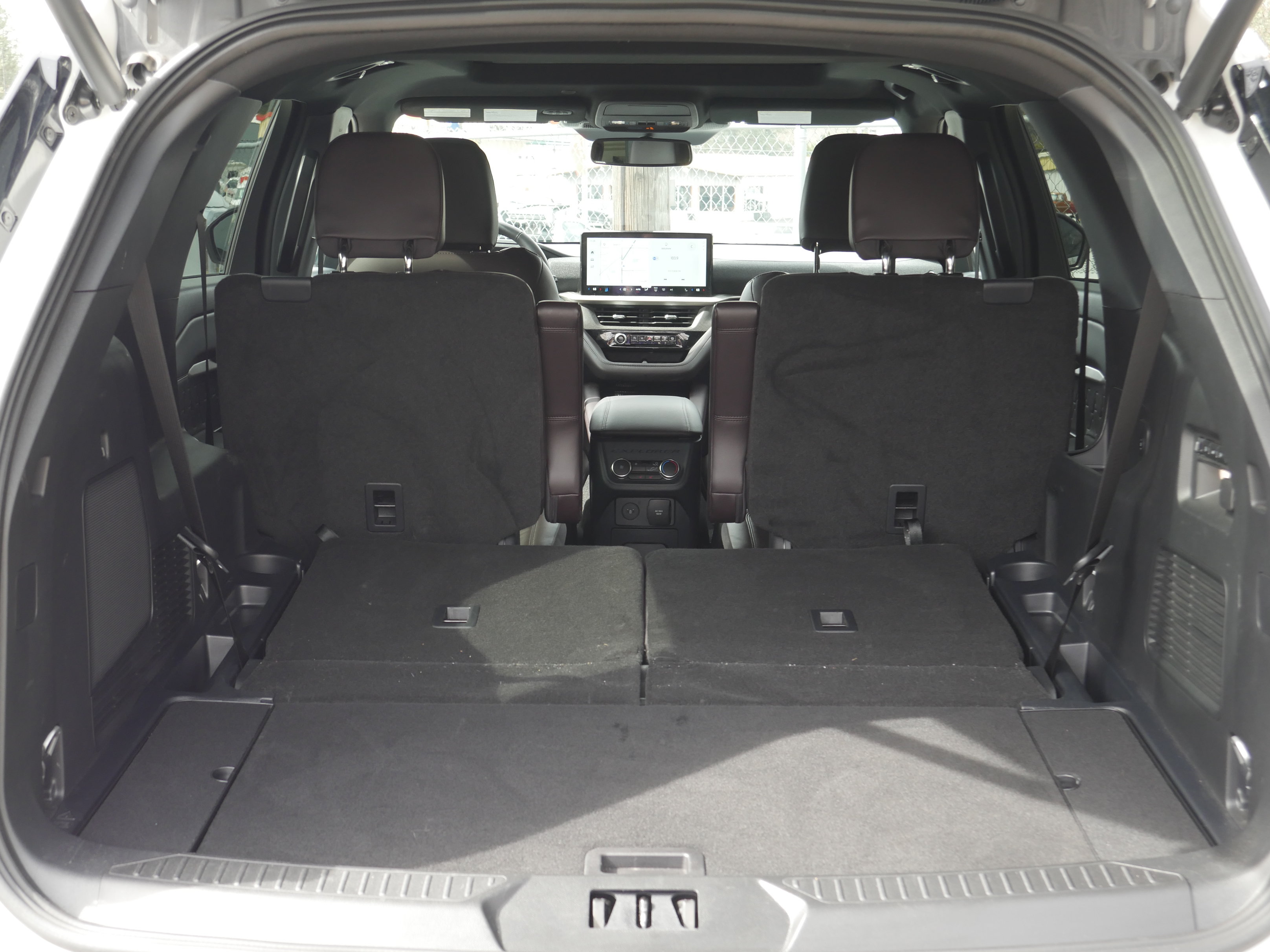 Certified 2025 Ford Explorer Platinum w/ Ultimate Package AWD/4WD image 32
