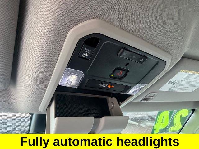 Used 2024 Toyota Tundra Limited AWD/4WD image 18