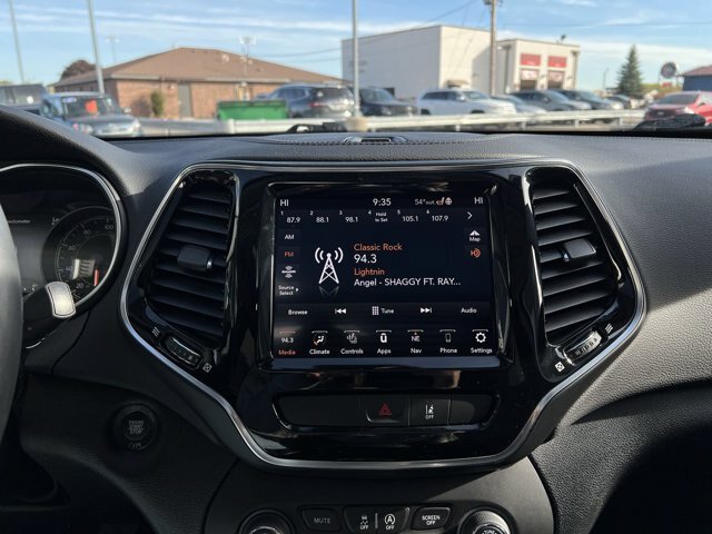 Used 2022 Jeep Cherokee Limited w/ Elite Package AWD/4WD image 17