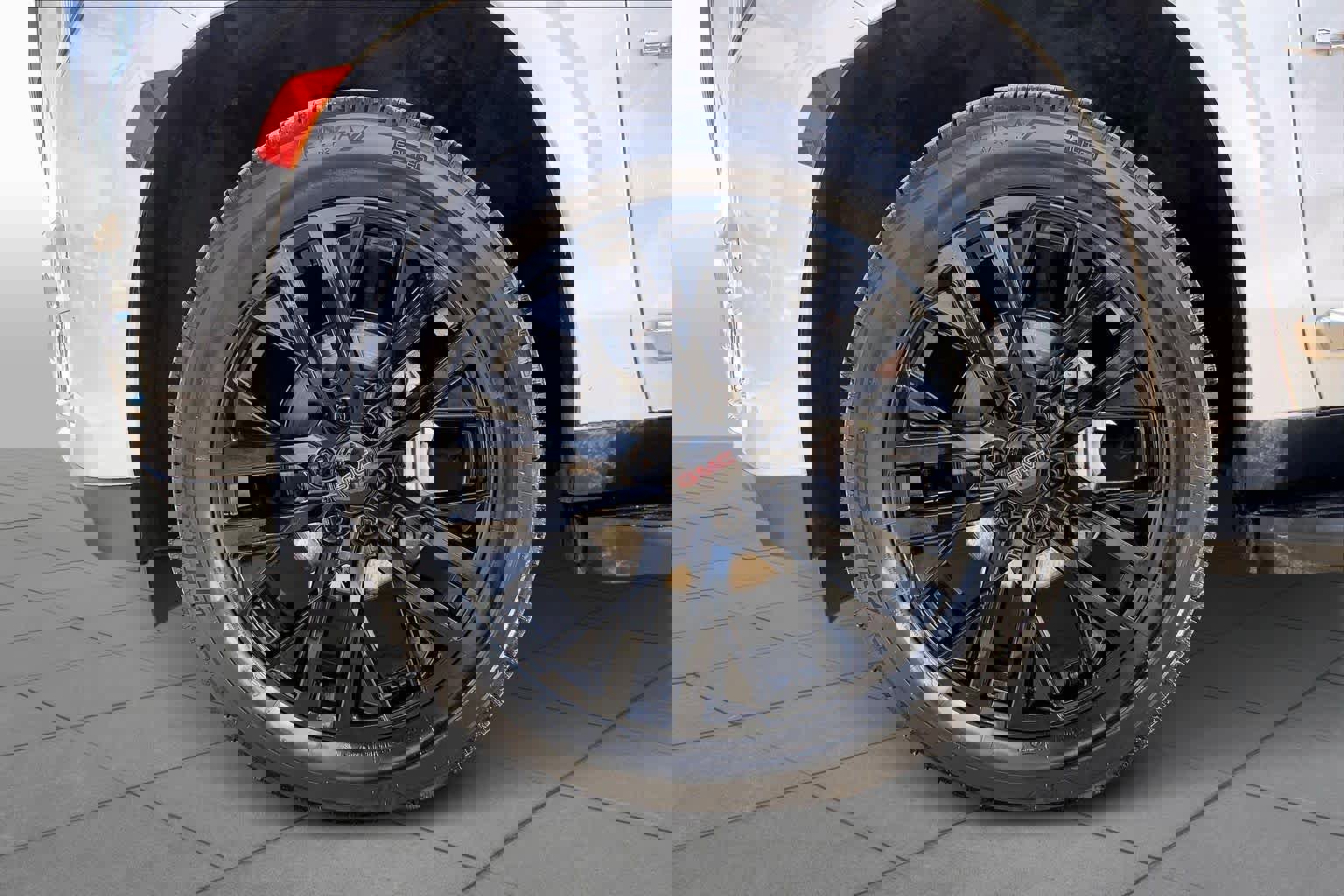 Used 2021 GMC Yukon XL SLT w/ SLT Premium Package image 12