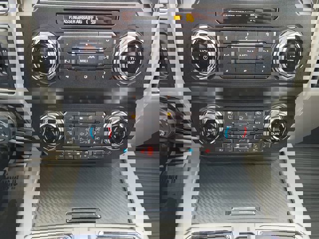 Certified 2019 Ford F150 Lariat w/ Equipment Group 502A Luxury image 20