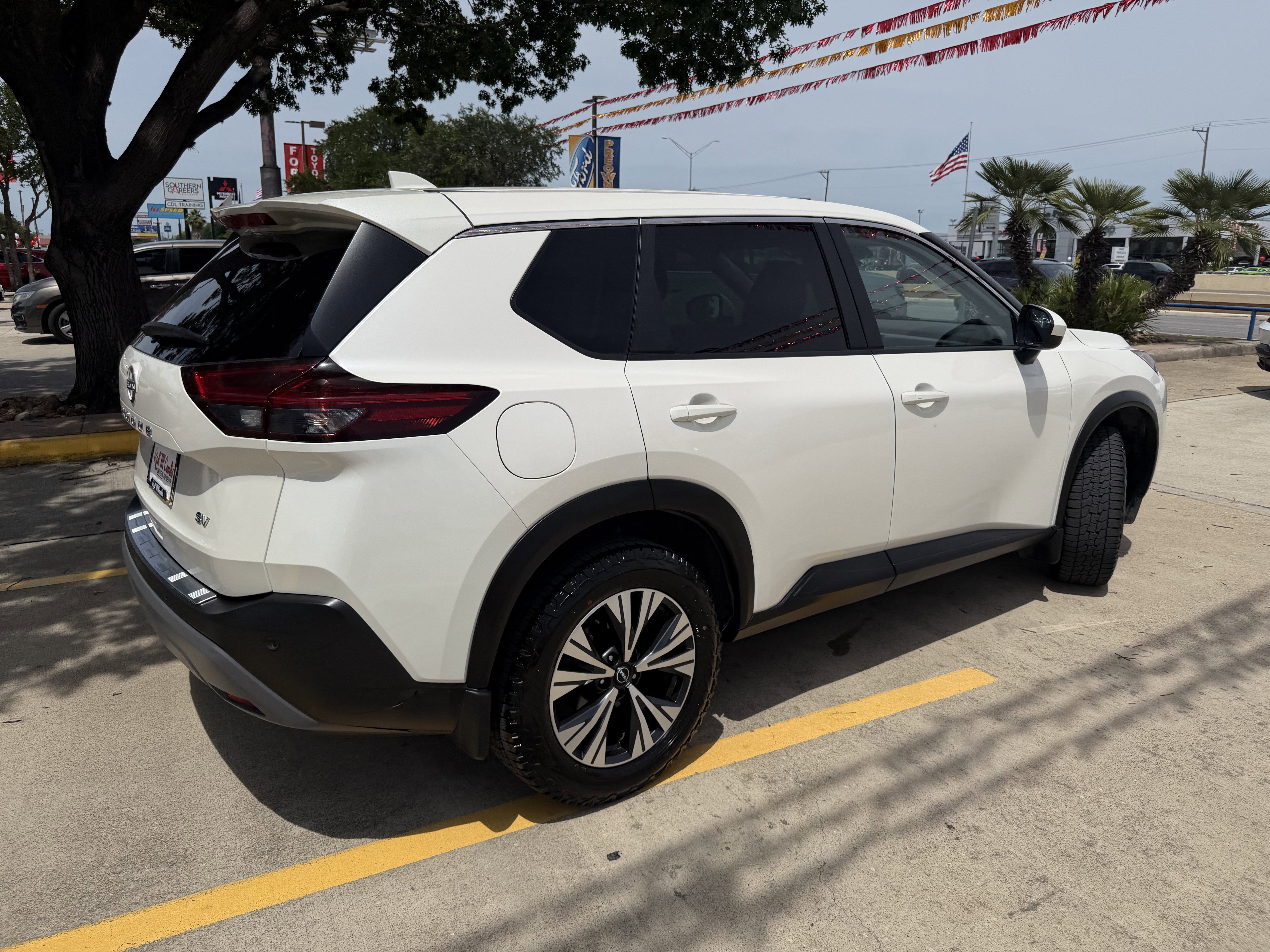 Used 2023 Nissan Rogue SV FWD image 5