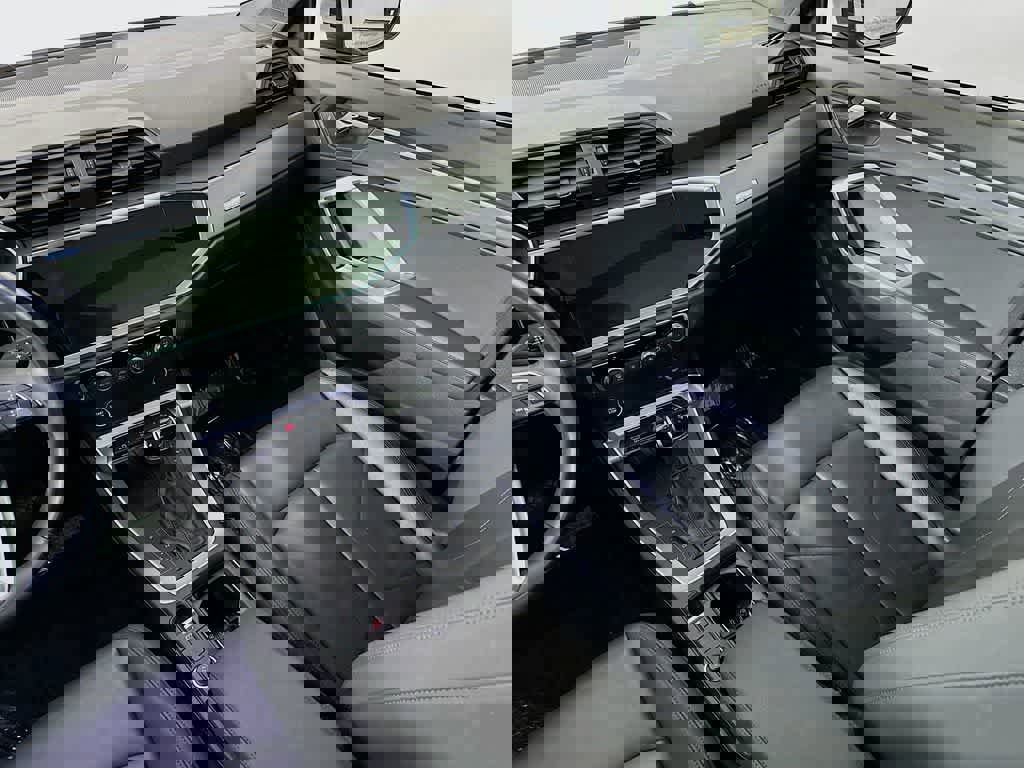 Used 2024 Audi Q3 2.0T Premium image 11