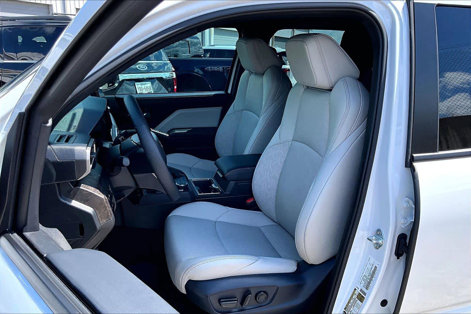 Used 2025 Toyota Tacoma Limited AWD/4WD image 10