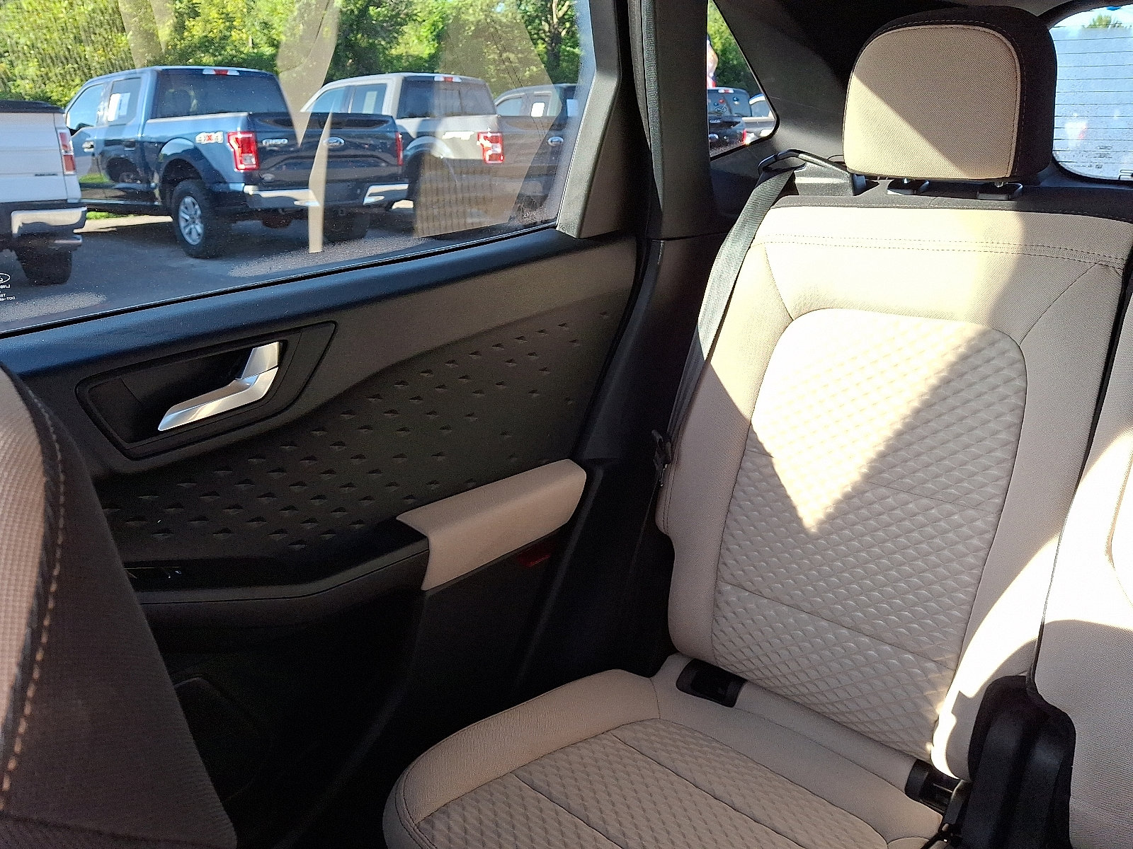 Certified 2020 Ford Escape SE image 18