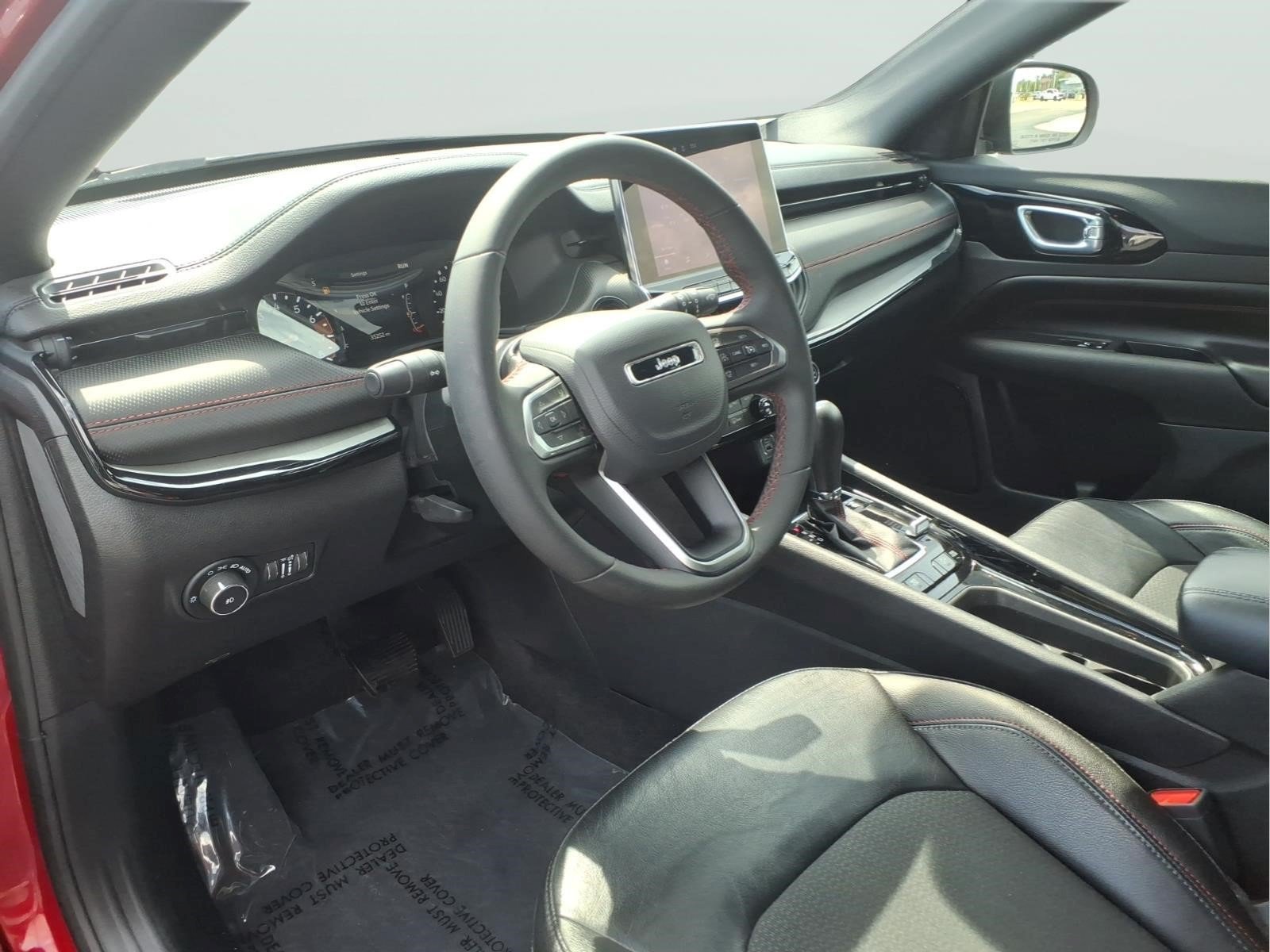 Used 2025 Jeep Compass Trailhawk AWD/4WD image 7