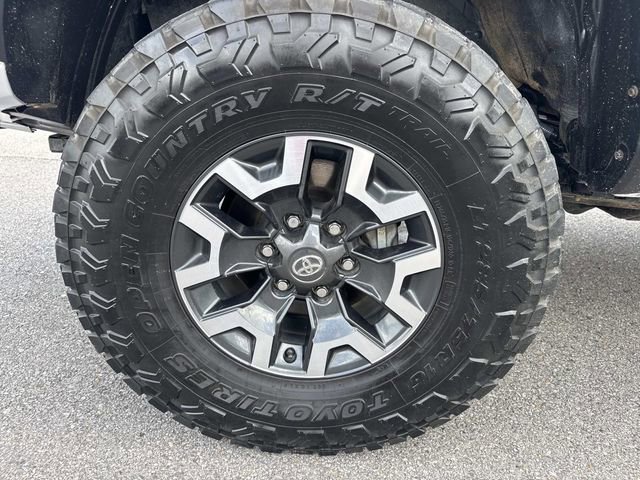 Used 2022 Toyota Tacoma TRD Off-Road image 9