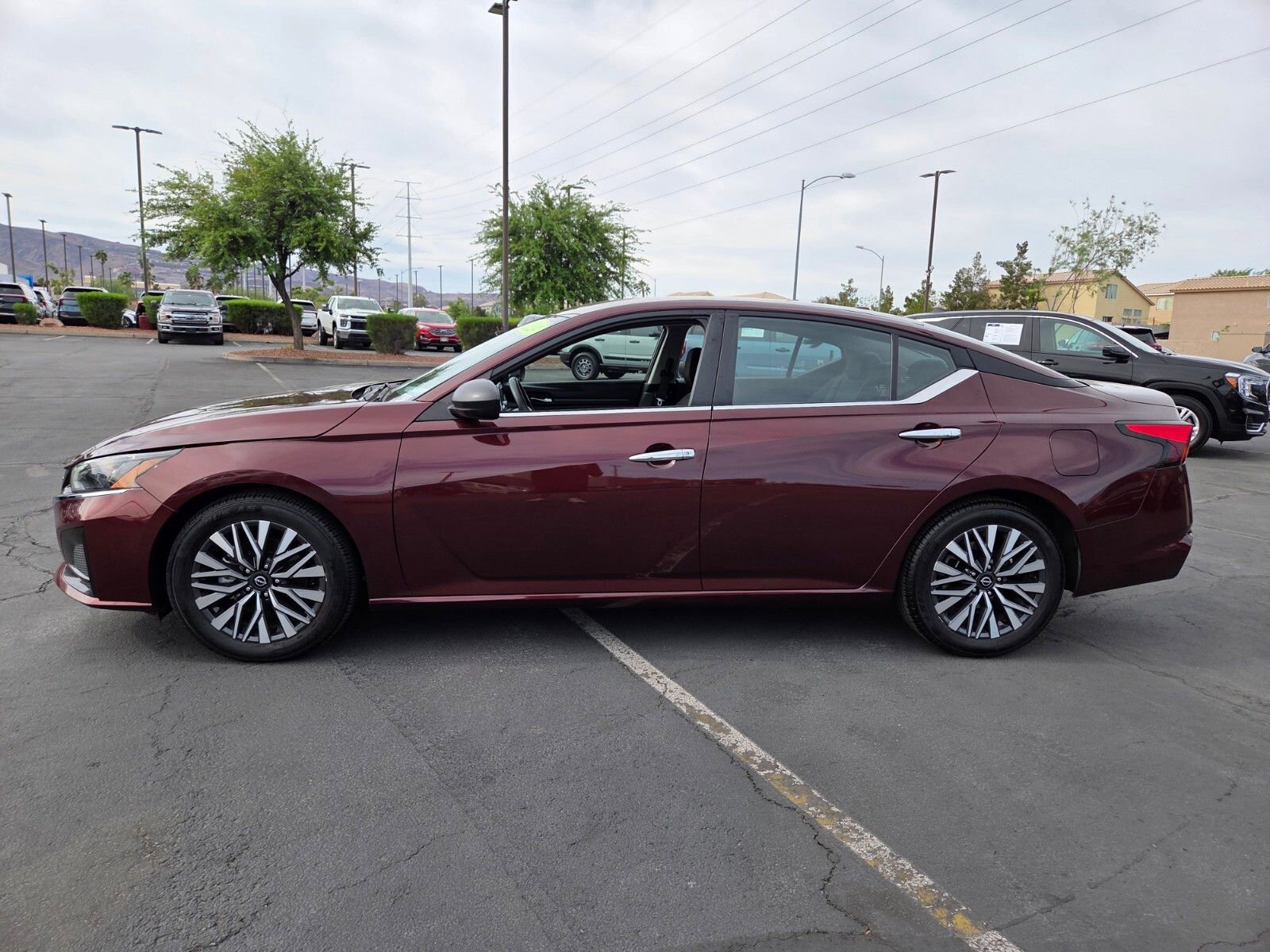 Used 2024 Nissan Altima 2.5 SV image 3