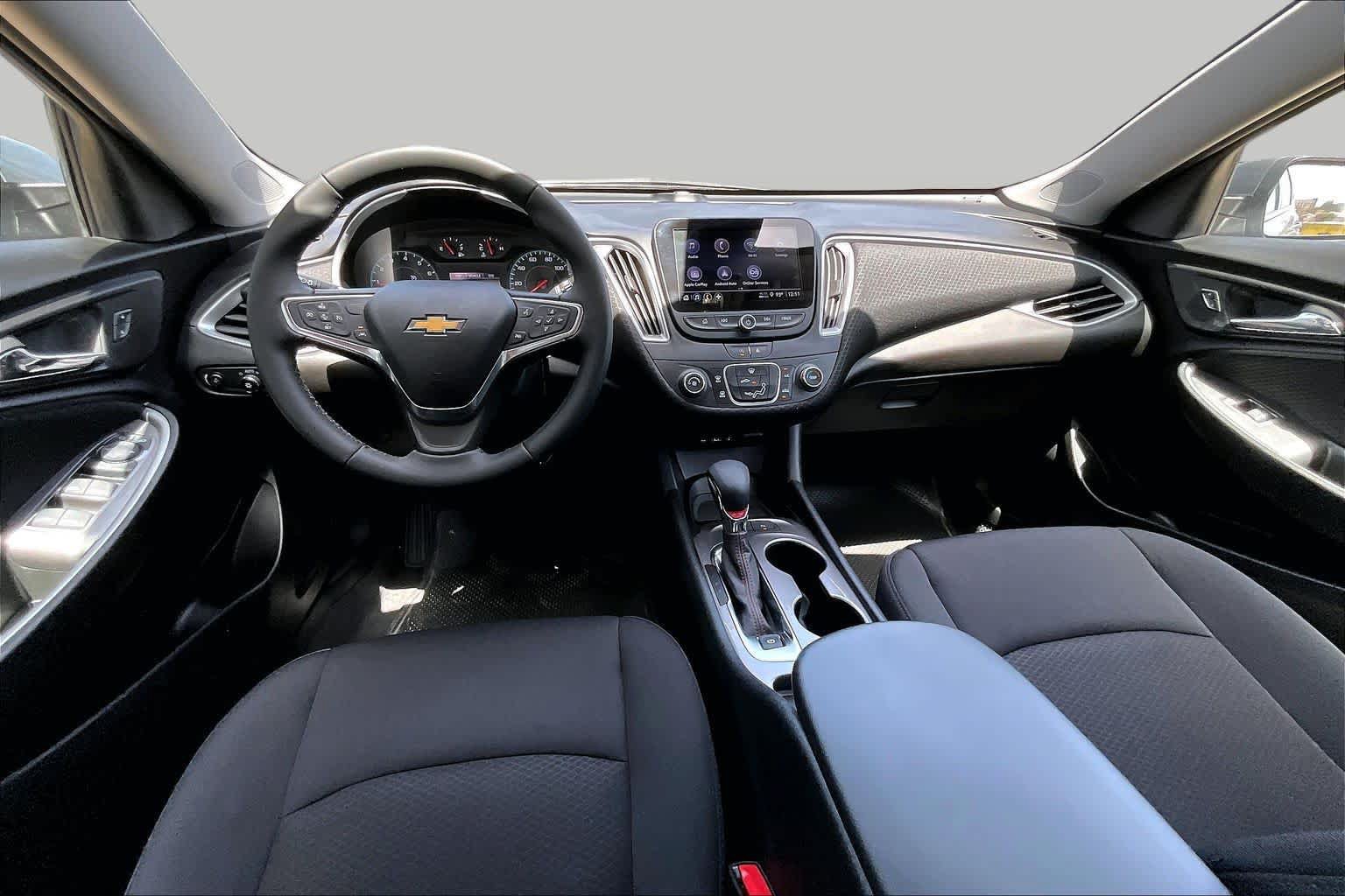 Used 2025 Chevrolet Malibu RS FWD image 16