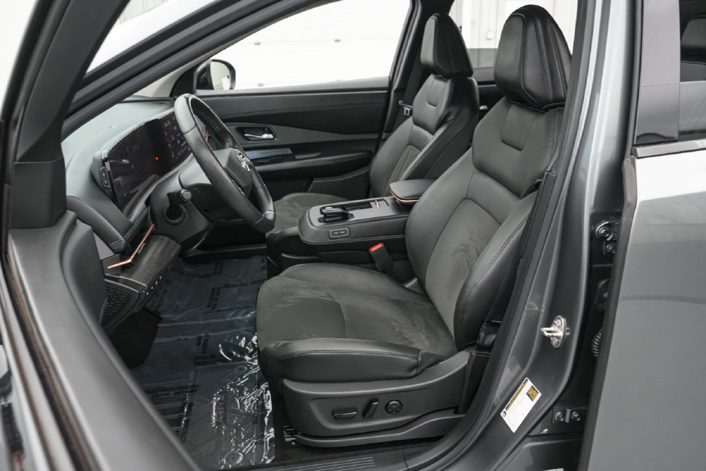 Used 2023 Nissan Ariya FWD image 11