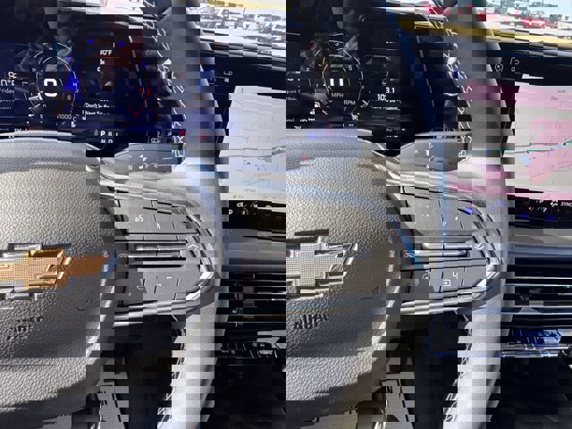 Used 2025 Chevrolet Traverse LT image 14