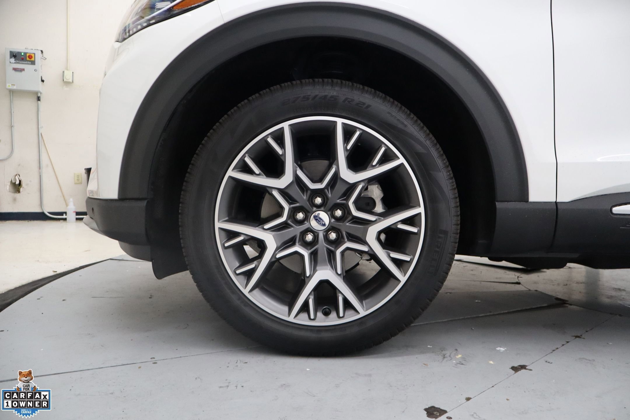 Certified 2025 Ford Explorer Platinum w/ Ultimate Package image 12