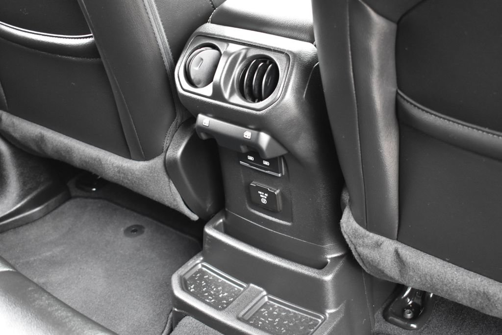 Used 2022 Jeep Wrangler Unlimited Sahara w/ LED Lighting Group AWD/4WD image 24