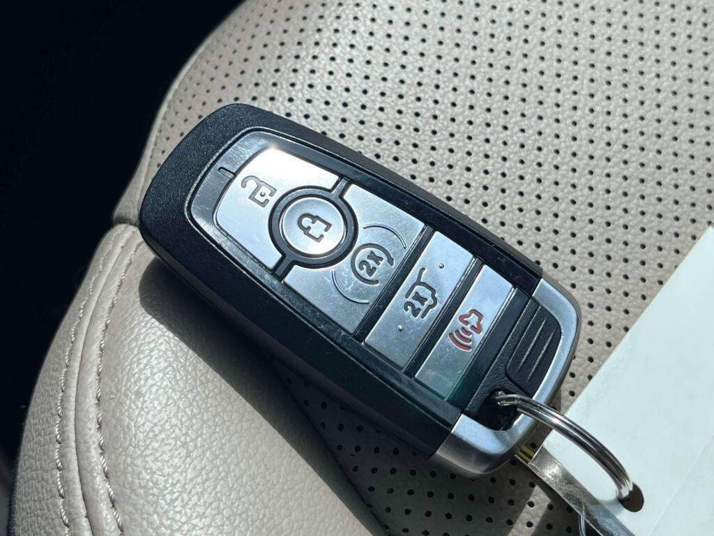 Certified 2022 Ford Escape SEL AWD/4WD image 4