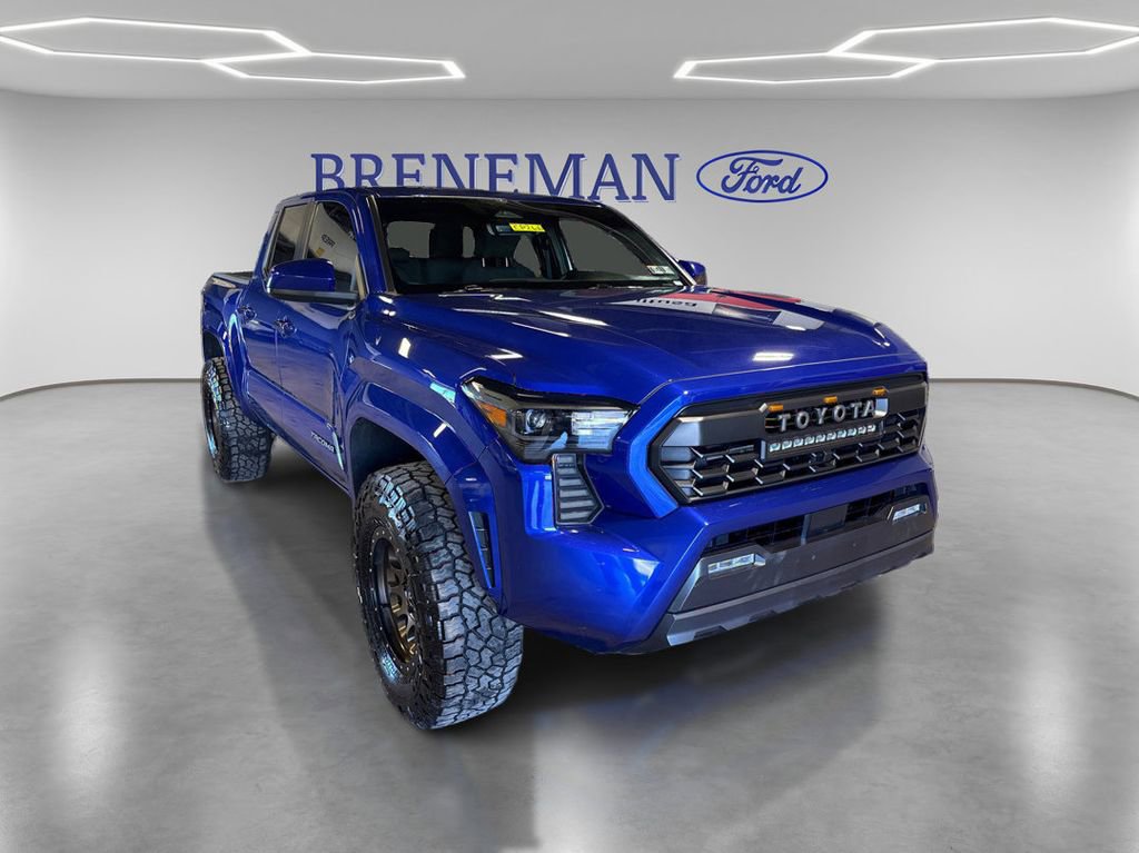 Used 2025 Toyota Tacoma SR5 AWD/4WD image 3