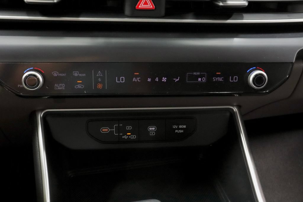 Used 2025 Kia Carnival FWD image 30