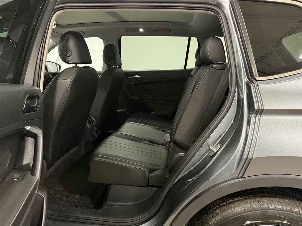 Used 2023 Volkswagen Tiguan SE w/ Panoramic Sunroof Package image 13