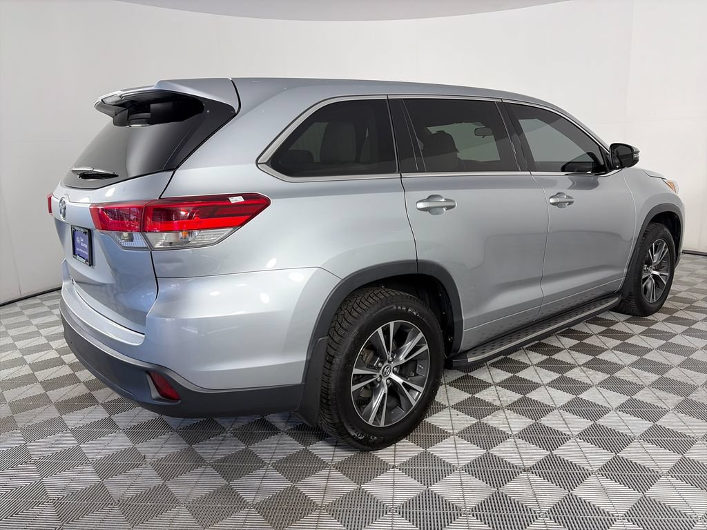 Used 2017 Toyota Highlander LE FWD image 7