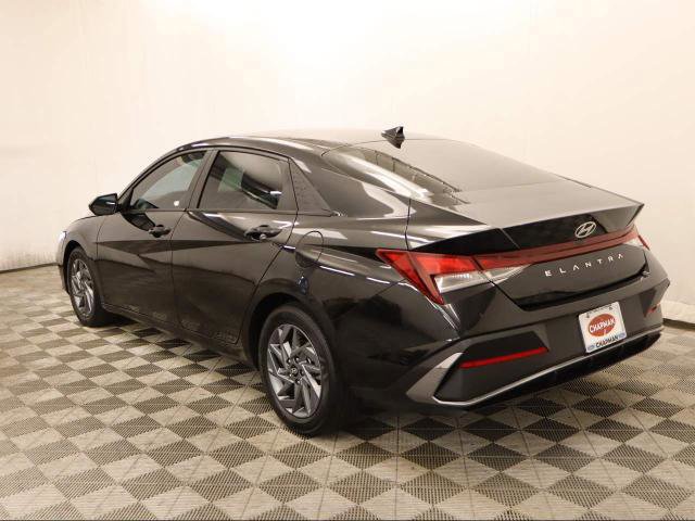 Used 2024 Hyundai Elantra SEL image 7