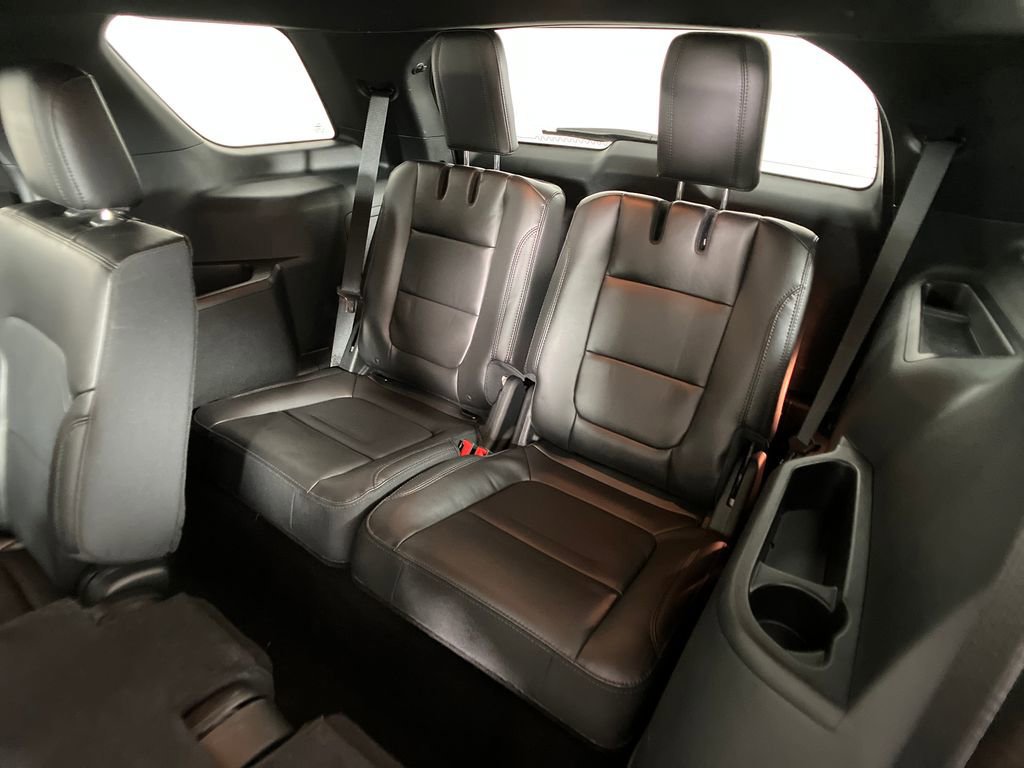 Certified 2018 Ford Explorer XLT w/ Equipment Group 202A image 31