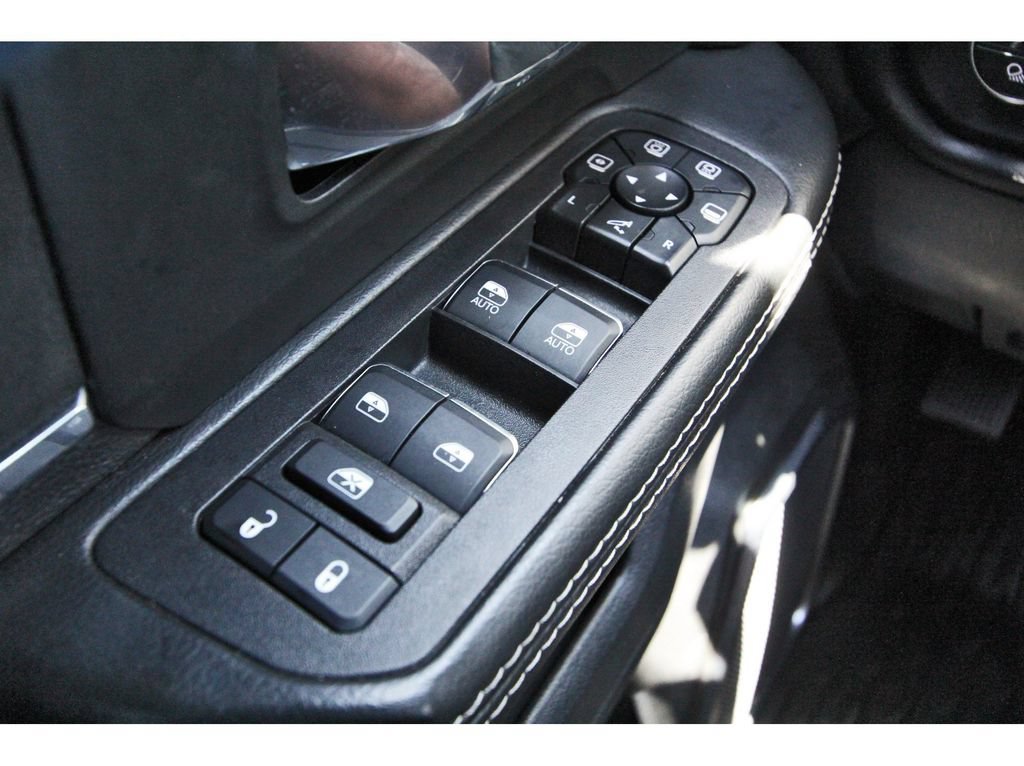 Used 2025 RAM 3500 Laramie AWD/4WD image 21