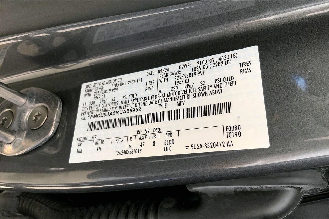Certified 2024 Ford Escape Platinum AWD/4WD image 33