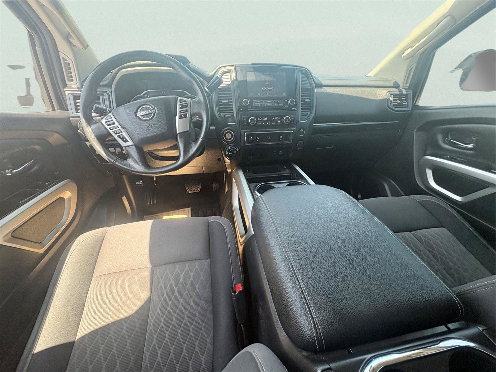 Used 2024 Nissan Titan SV w/ SV Convenience Package AWD/4WD image 10