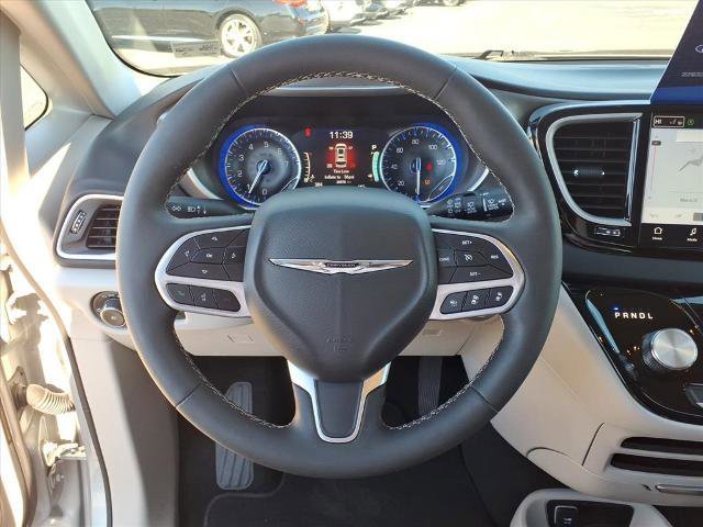 Used 2024 Chrysler Pacifica Touring-L image 23