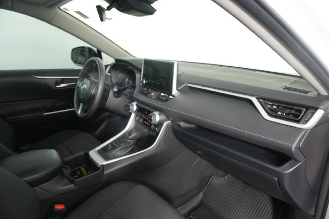 Used 2025 Toyota RAV4 XLE AWD/4WD image 18