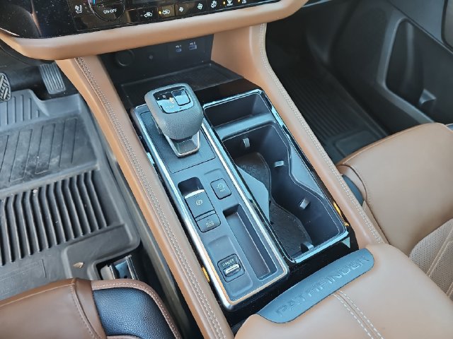 Used 2024 Nissan Pathfinder Platinum FWD image 29
