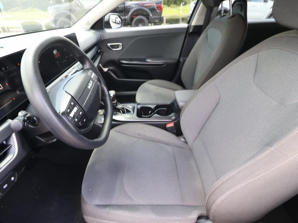 Used 2025 Kia K4 FWD image 2