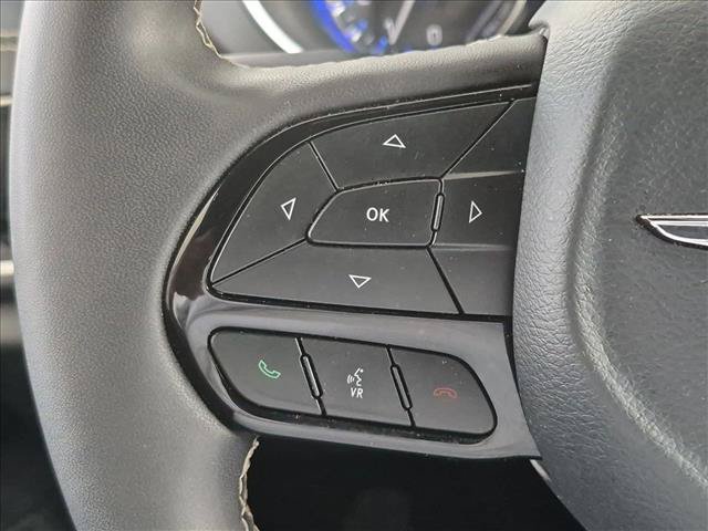 Used 2025 Chrysler Pacifica Limited FWD image 15