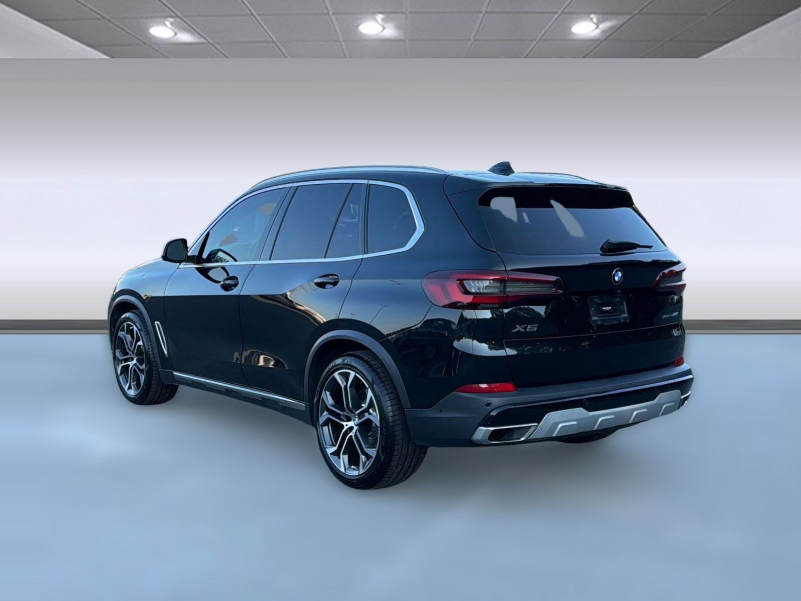 Used 2021 BMW X5 sDrive40i w/ Premium Package RWD image 3