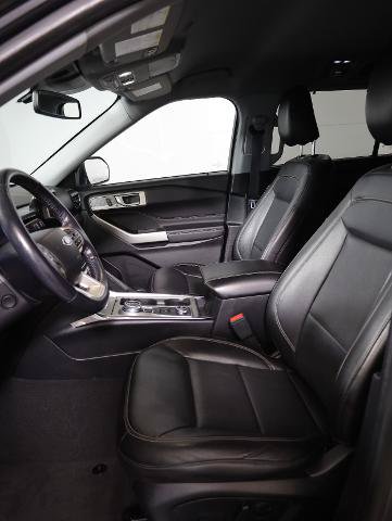 Certified 2022 Ford Explorer Limited w/ Equipment Group 301A AWD/4WD image 8