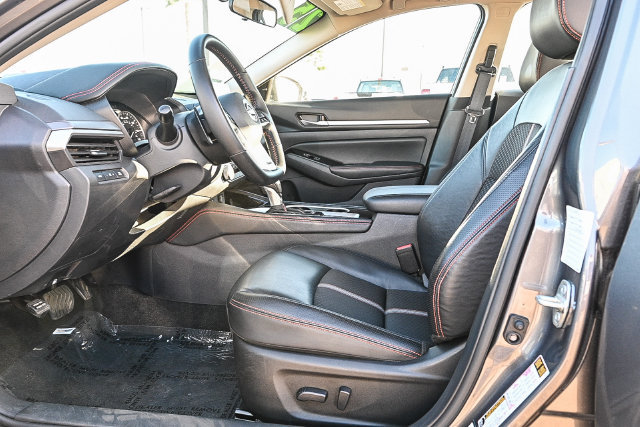 Used 2025 Nissan Altima 2.5 SR FWD image 21