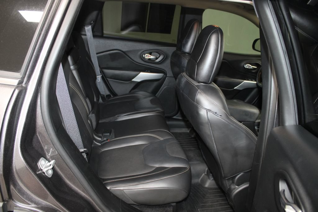Used 2018 Jeep Cherokee Latitude Plus FWD image 29