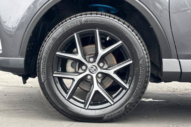 Used 2018 Toyota RAV4 SE w/ Power Extra Value Package FWD image 35