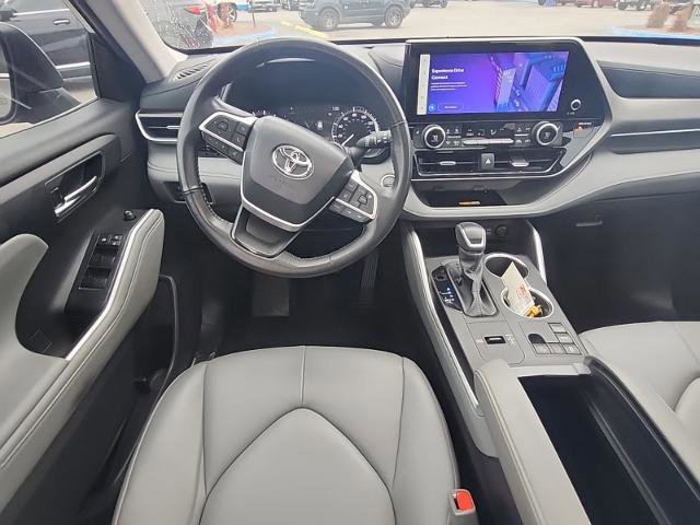 Used 2024 Toyota Highlander XLE image 6