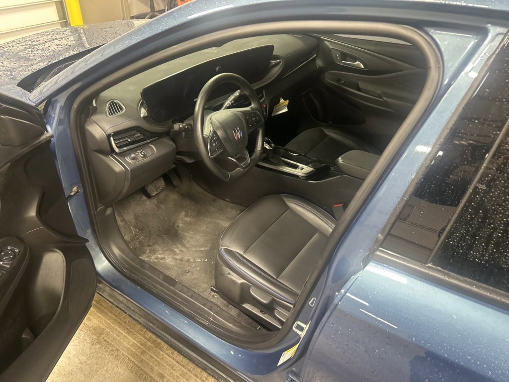 Used 2025 Buick Envista Sport Touring image 6