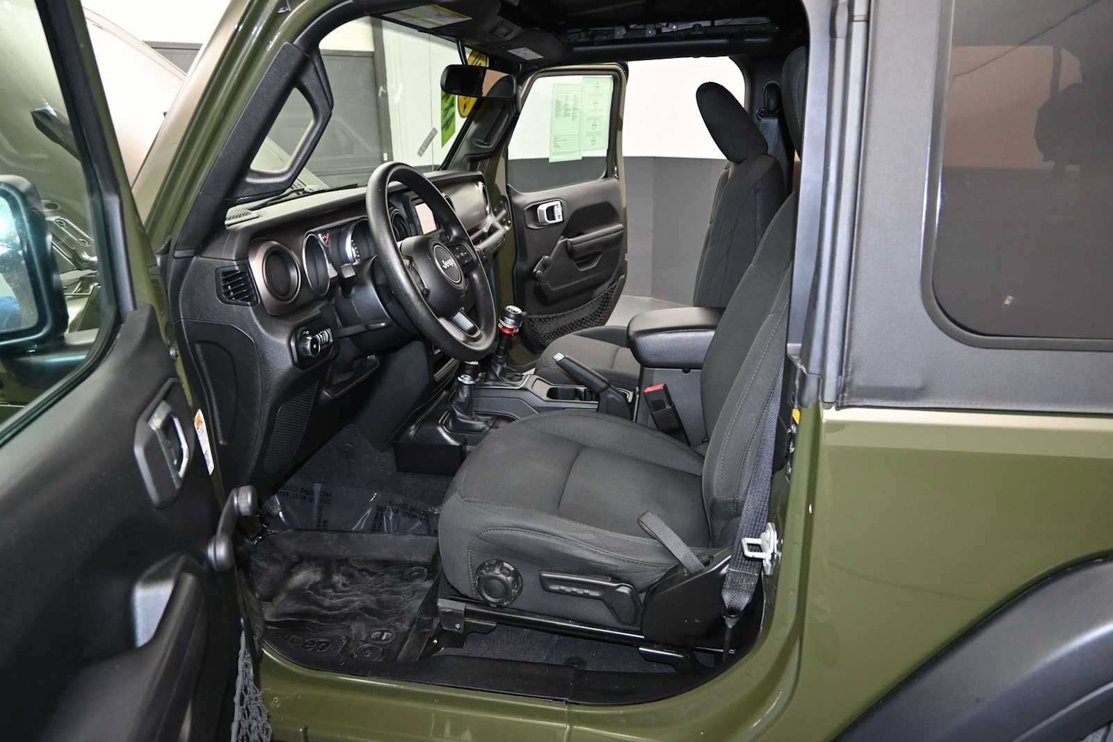 Used 2020 Jeep Wrangler Sport AWD/4WD image 12