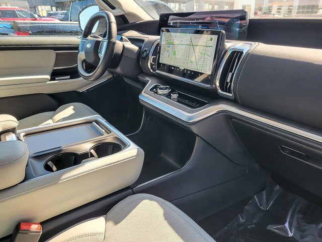 Certified 2025 Ford Expedition Platinum w/ Platinum Ultimate Package image 31