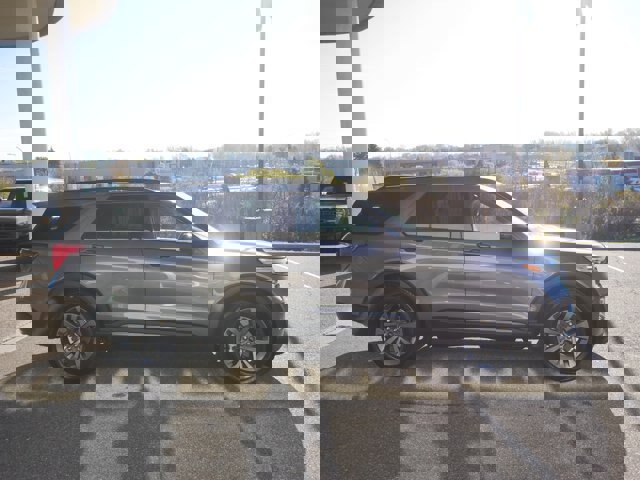 Certified 2023 Ford Explorer XLT w/ Equipment Group 202A image 2