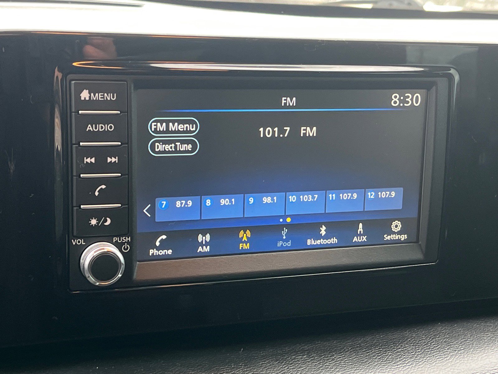 Used 2025 Nissan Kicks S w/ Charging Package image 9