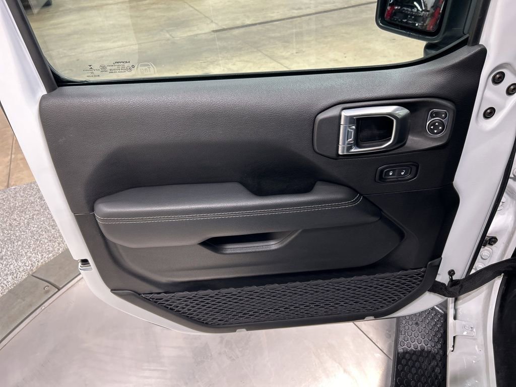 Used 2023 Jeep Wrangler Sahara w/ Cold Weather Group image 15