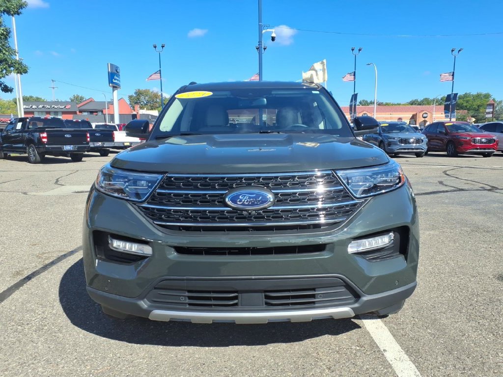 Certified 2024 Ford Explorer XLT w/ Equipment Group 202A AWD/4WD image 3